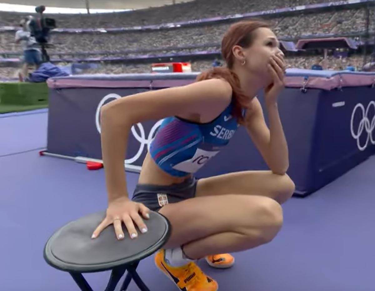 Angelina Topić plače (3).jpg