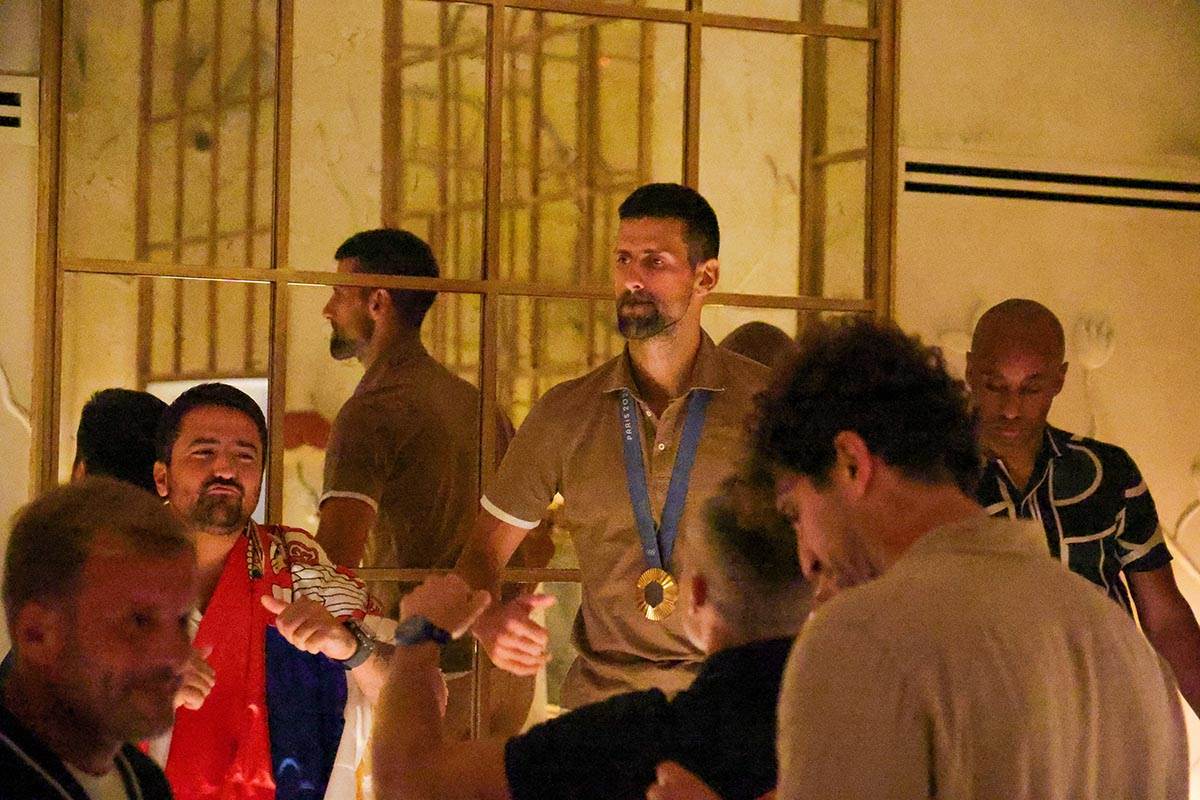 Proslava Novaka Đokovića za zlatnu olimpijsku medalju (6).jpg