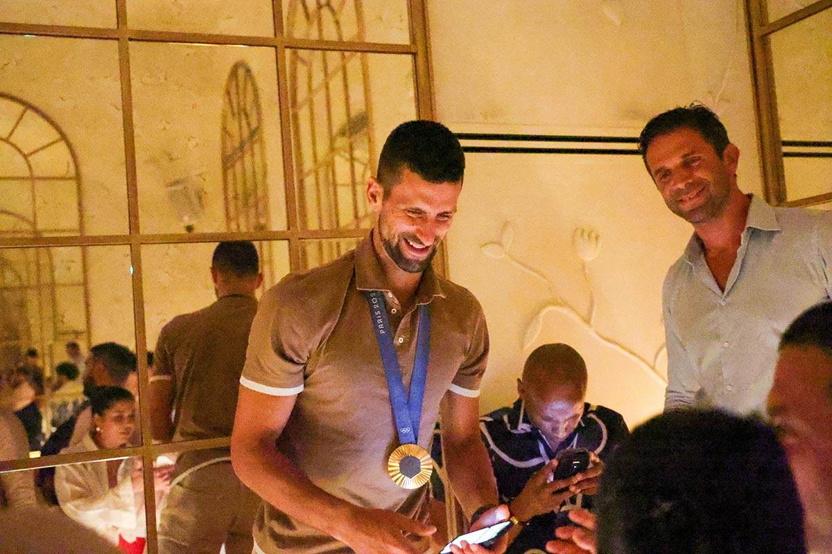 Proslava Novaka Đokovića za zlatnu olimpijsku medalju (8).jpg