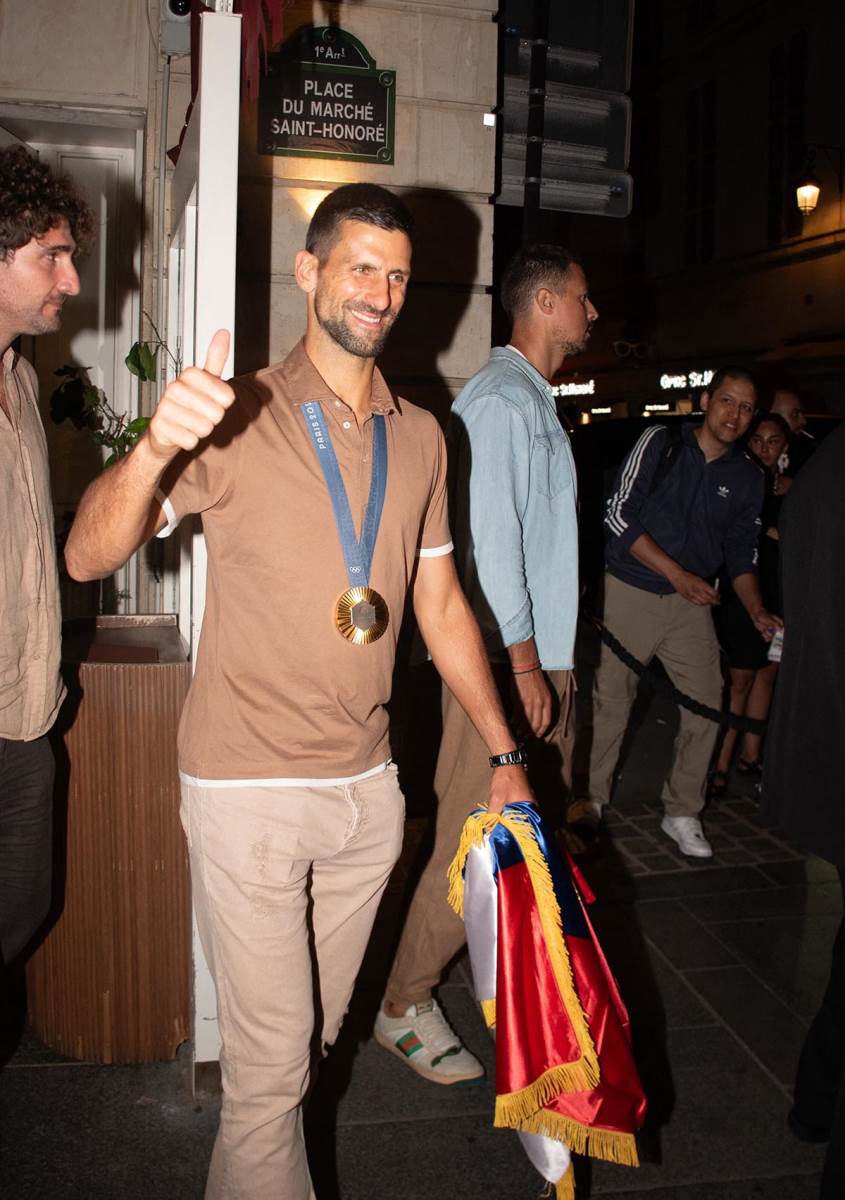 Proslava Novaka Đokovića za zlatnu olimpijsku medalju (10).jpg