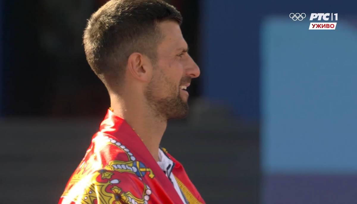 novak djokovic zastava pariz.jpg