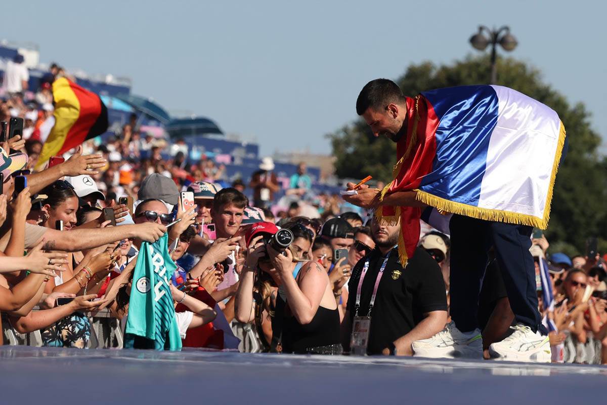 Đoković govor u Parizu (9).jpg