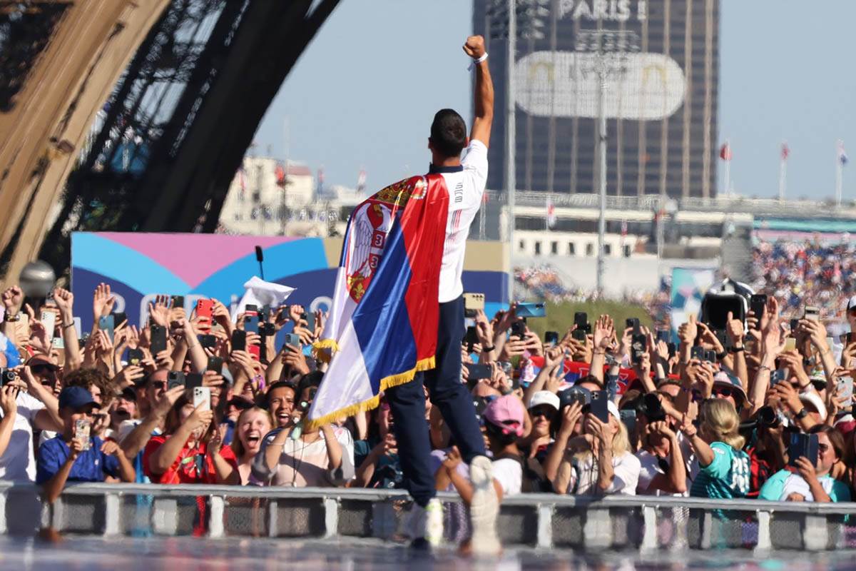 Đoković govor u Parizu (17).jpg