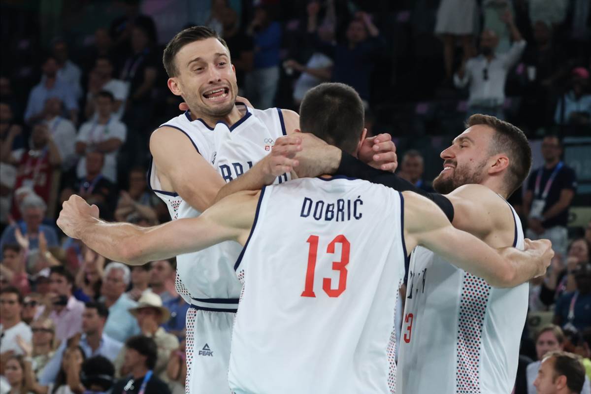 Nikola Jokić koš za pobedu na Srbija Australija na Olimpijskim igrama u Parizu 2024