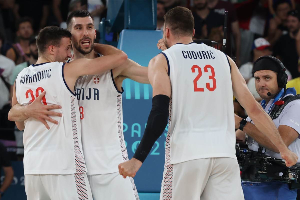 Nikola Jokić koš za pobedu na Srbija Australija na Olimpijskim igrama u Parizu 2024