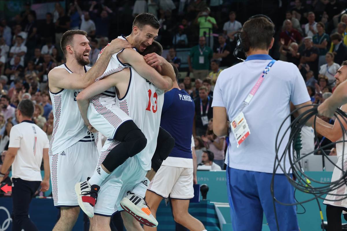 Nikola Jokić koš za pobedu na Srbija Australija na Olimpijskim igrama u Parizu 2024