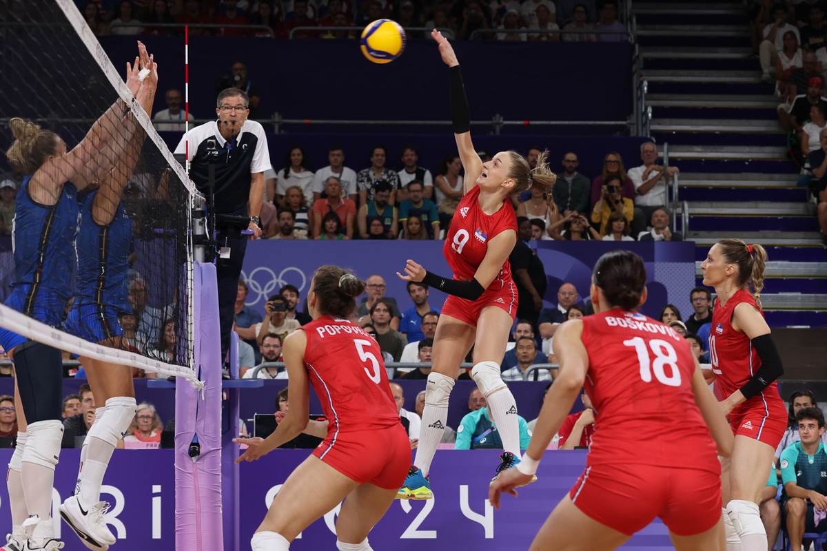 Srbija Italija Odbojka Pariz 2024-11.jpg
