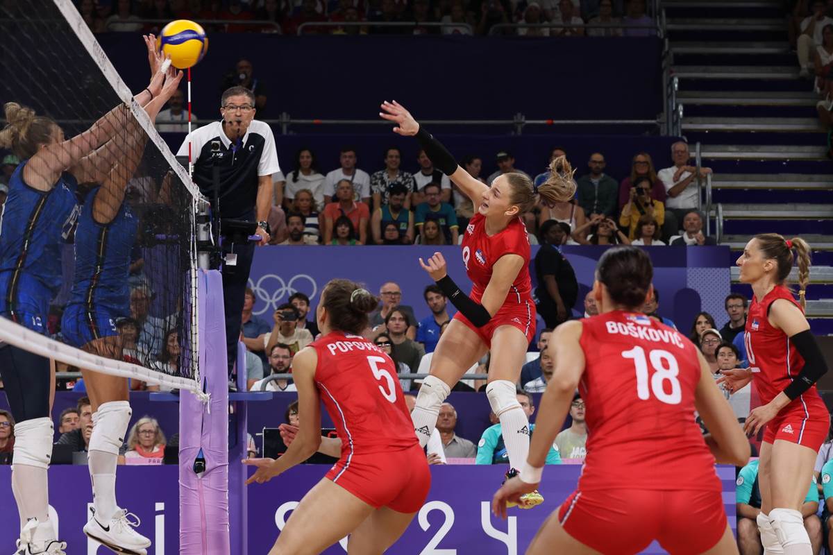 Srbija Italija Odbojka Pariz 2024-9.jpg