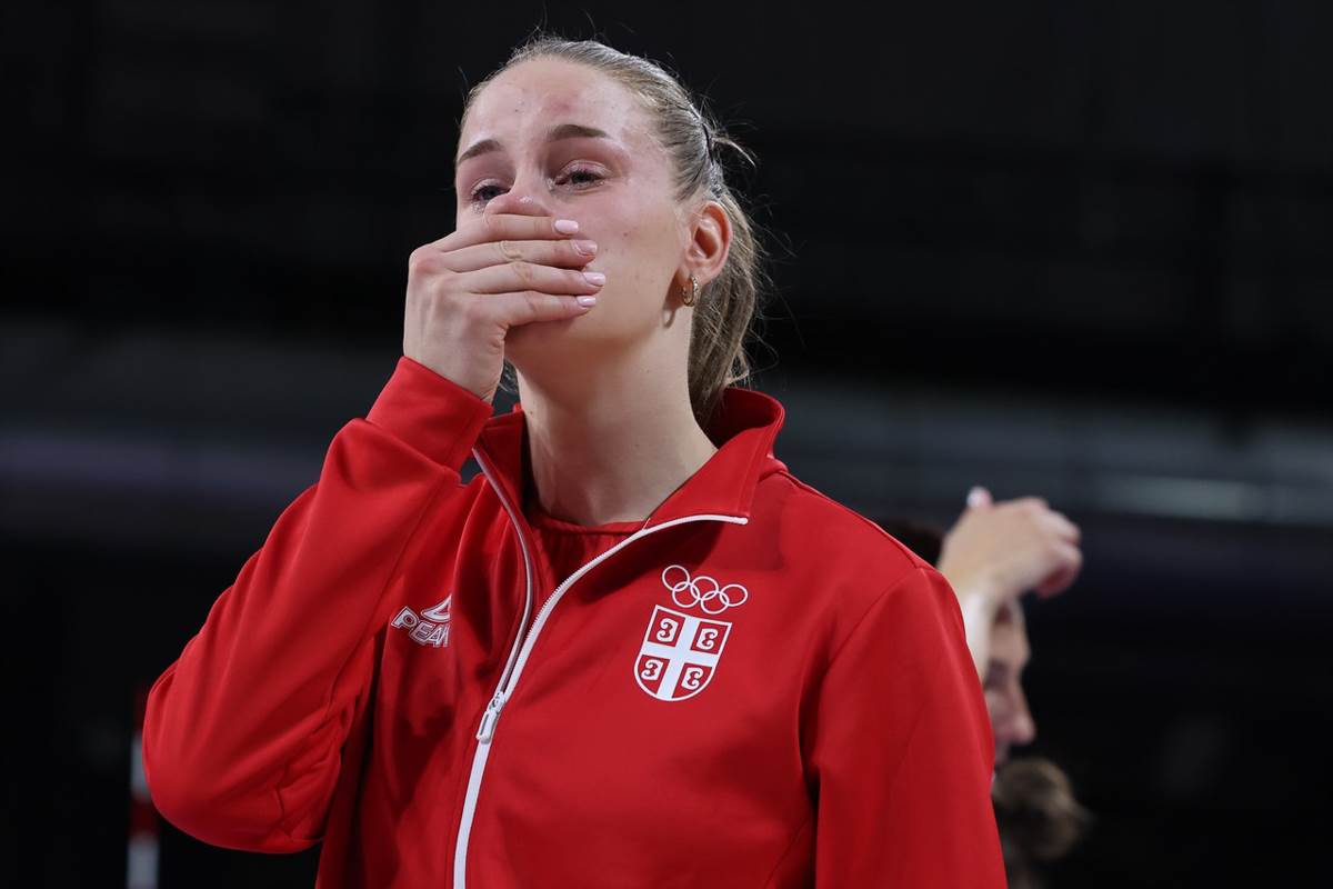 Suze srpskih odbojkašica-8.jpg