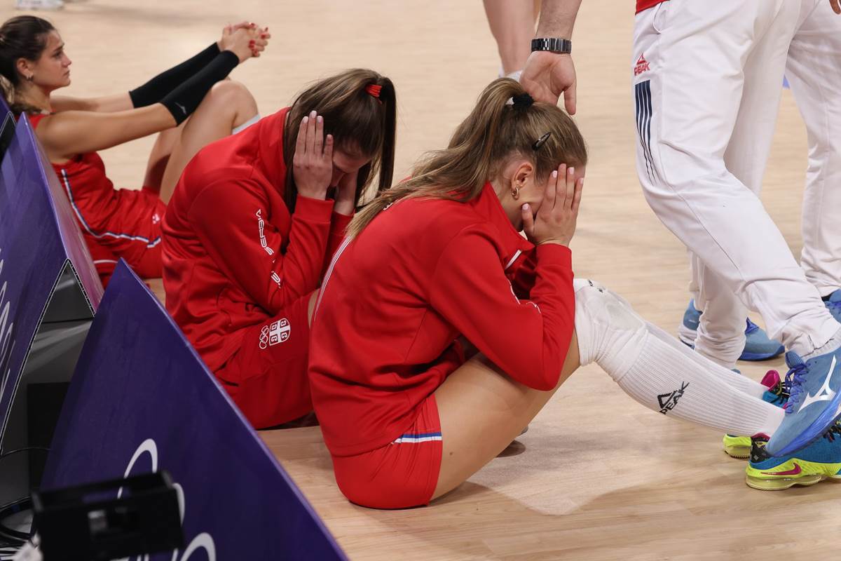Suze srpskih odbojkašica-5.jpg