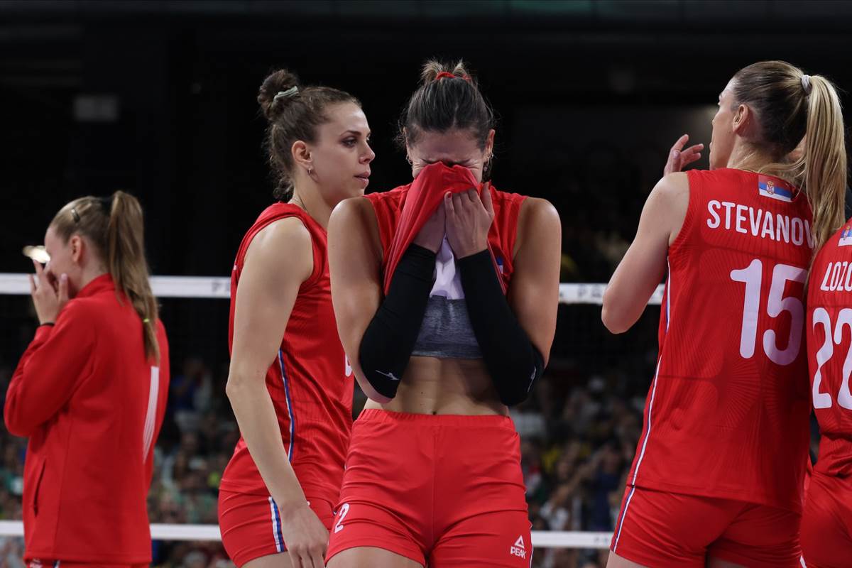 Suze srpskih odbojkašica-4.jpg