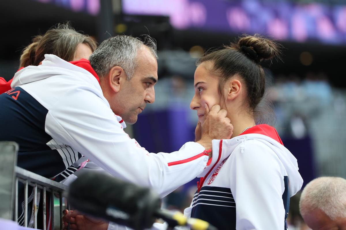 ADRIANA VILAGOS (8).JPG