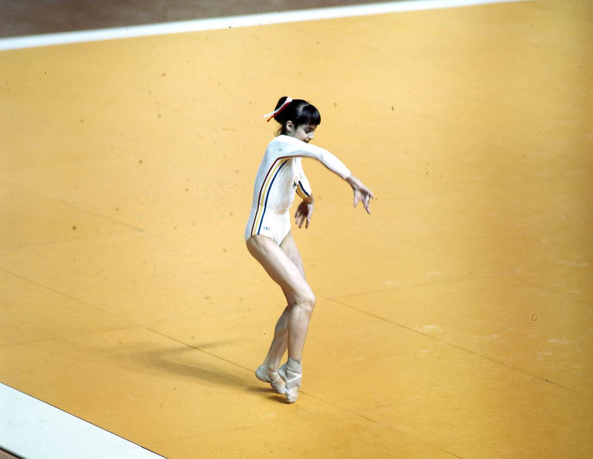 Nadia Comaneci (3).jpg