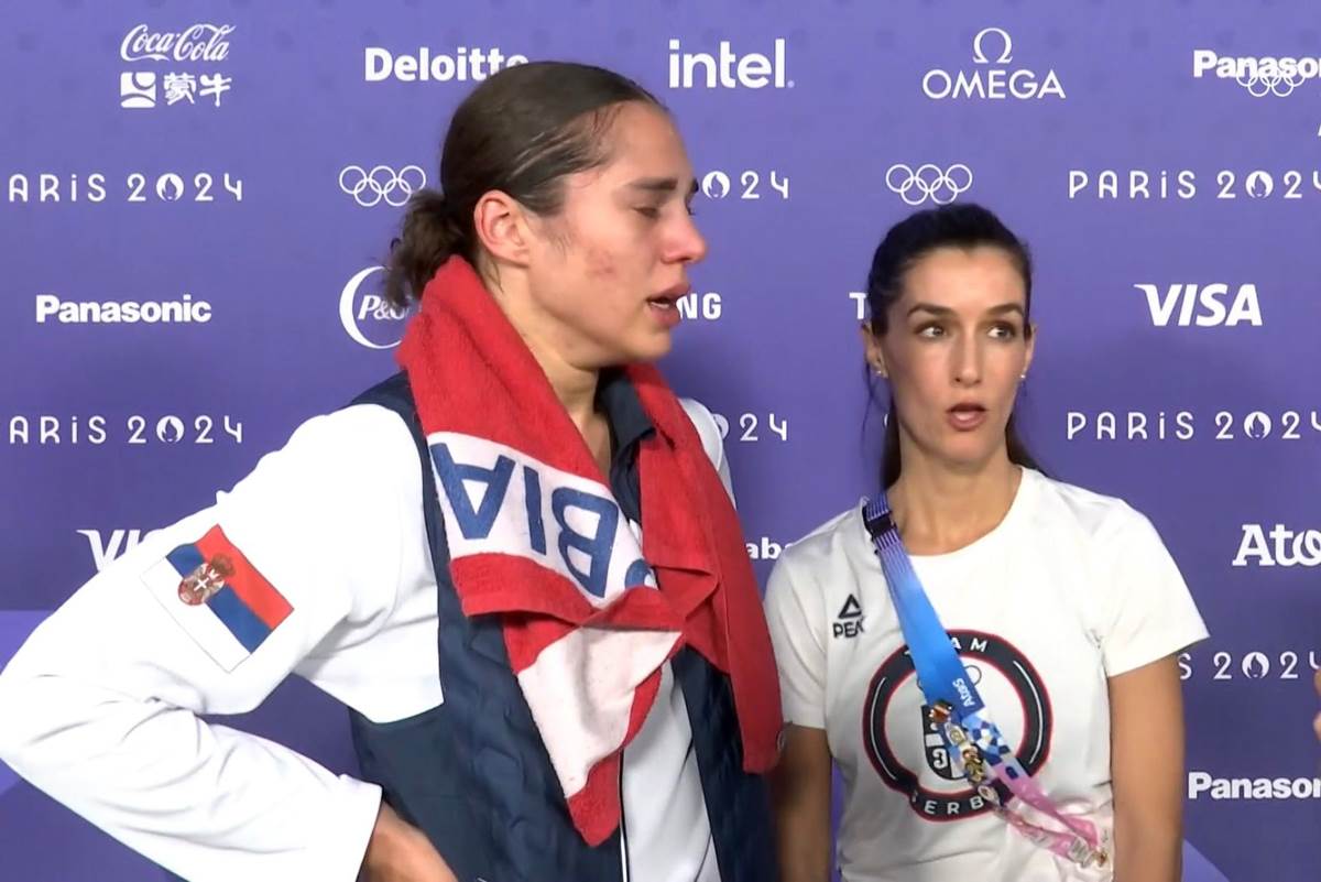 Aleksandra Perišić plače.jpg