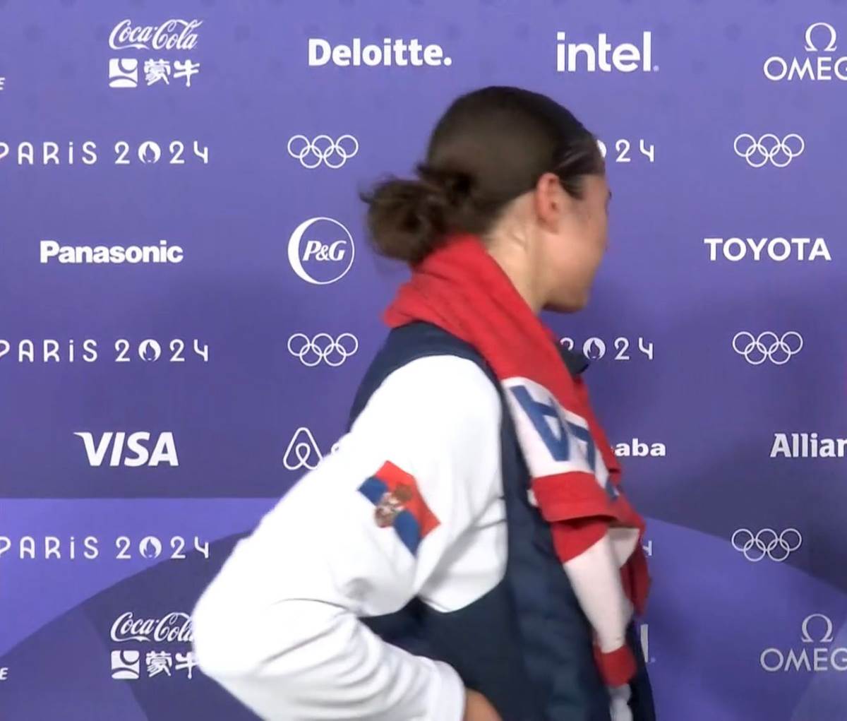 Aleksandra Perišić plače-3.jpg