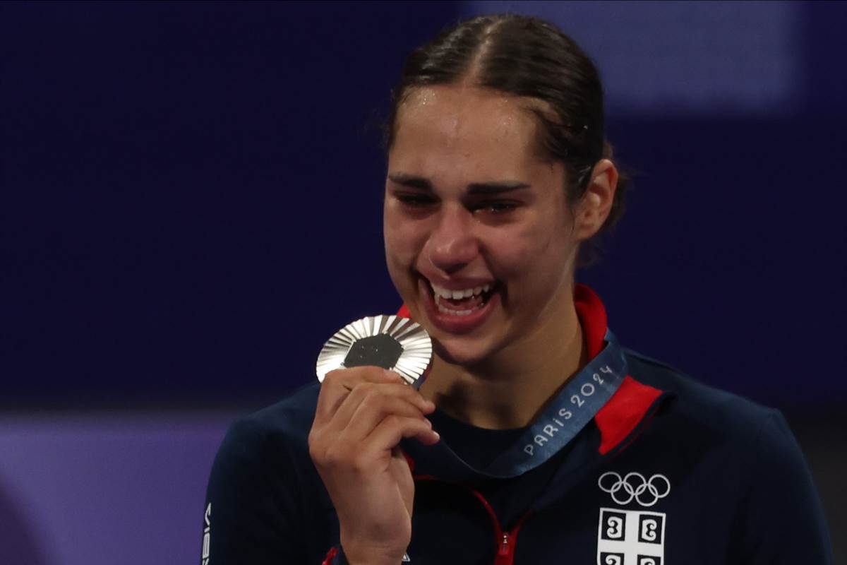 Aleksandra Perišić dodela medalja-2.jpg