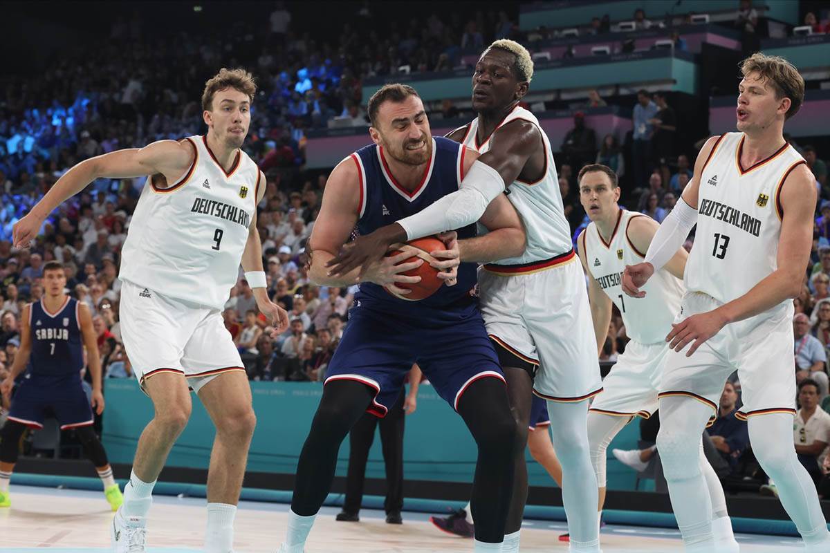 Srbija - Nemačka basket OI (11).jpg