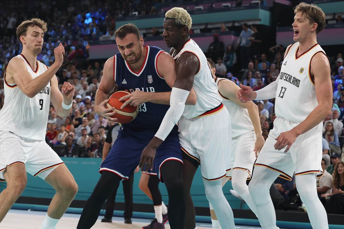 Srbija - Nemačka basket OI (17).jpg