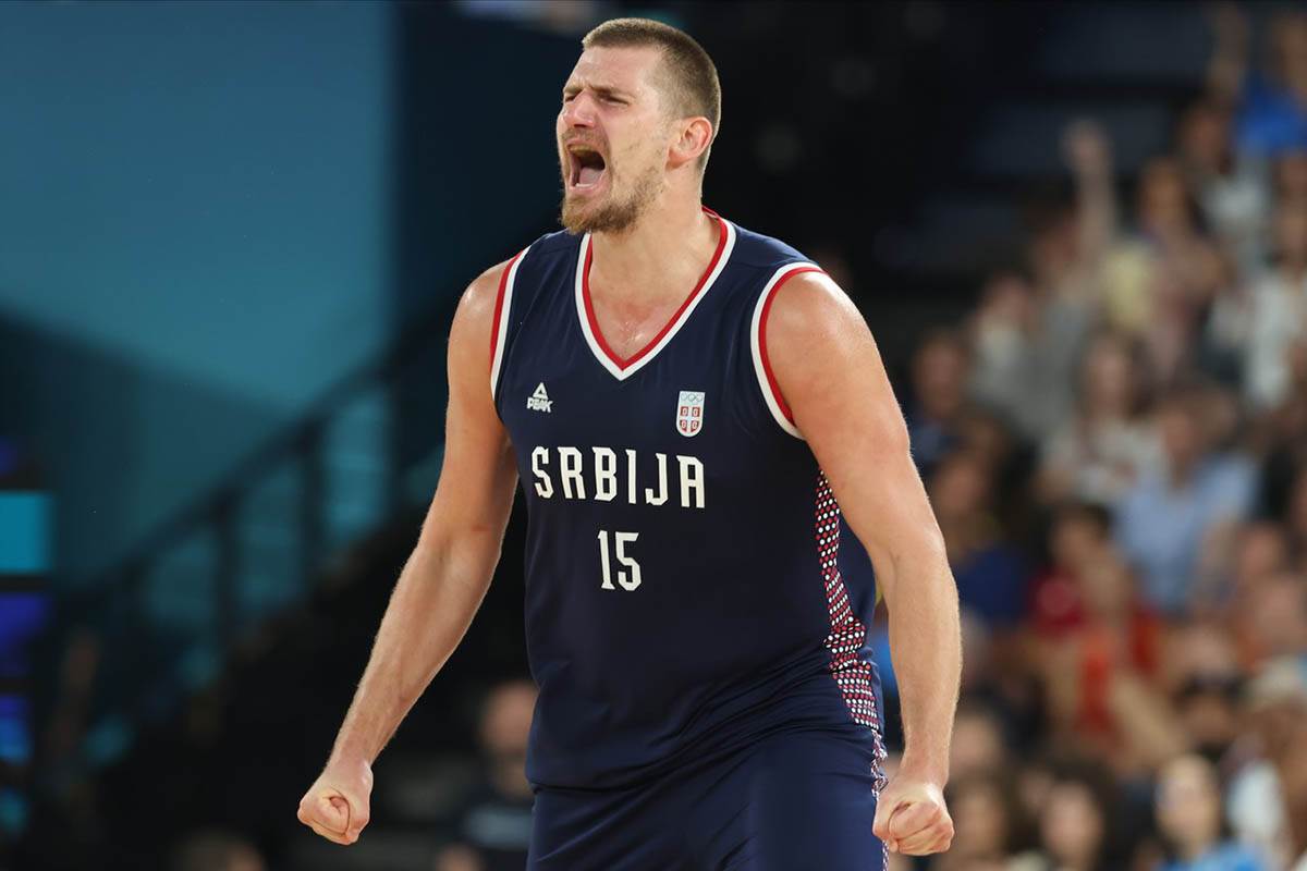 Svetislav Pešić održao govor košarkašima Srbije posle osvojene bronze