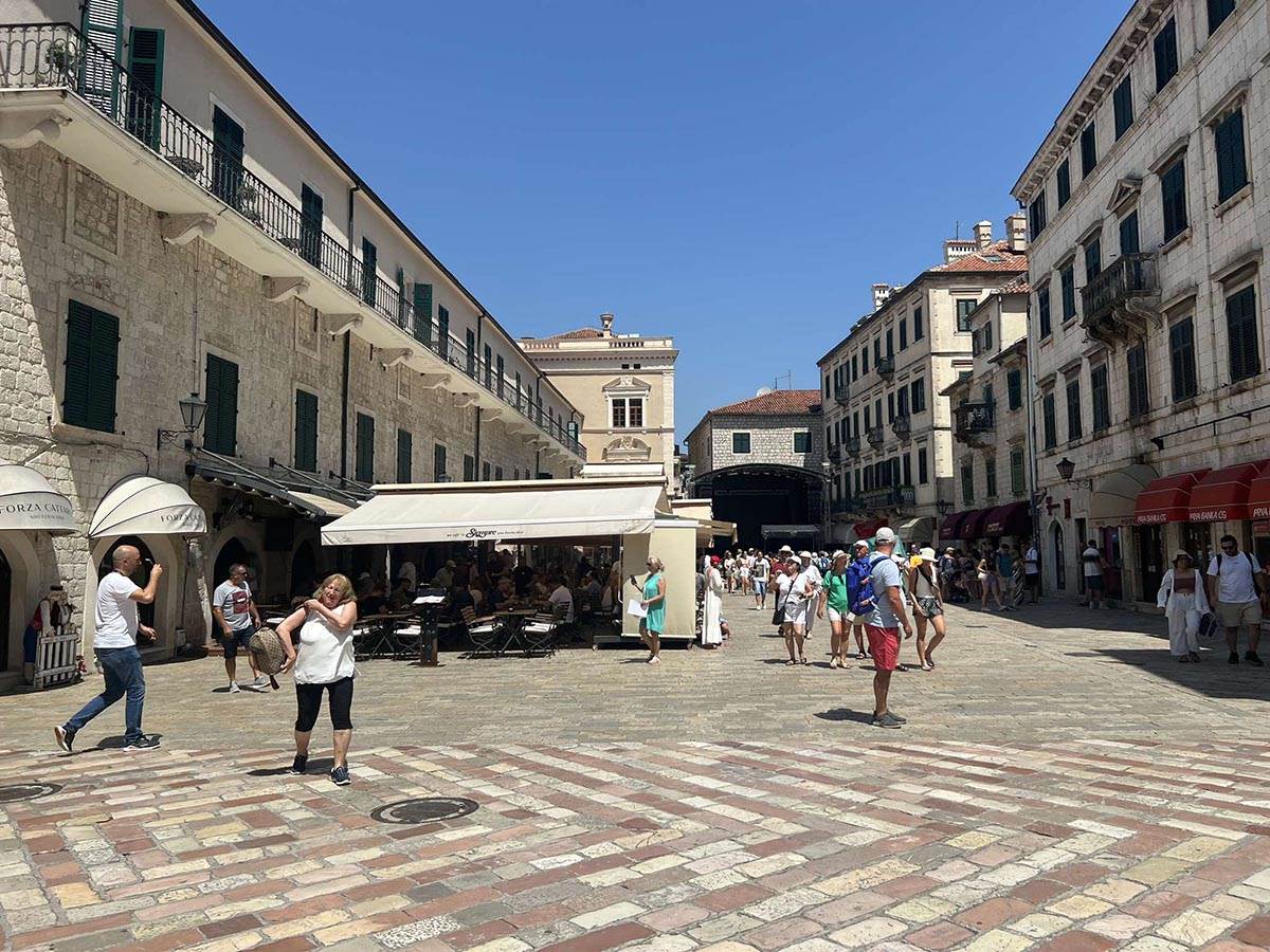 Najuža ulica u regionu gde ne mogu da se mimoiđu dve odrasle osobe