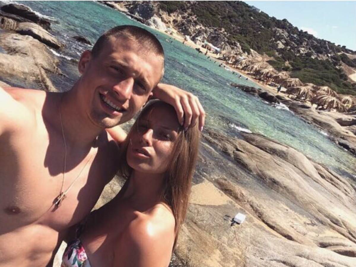 Aleksa Avramović sa Teodorom na putovanju