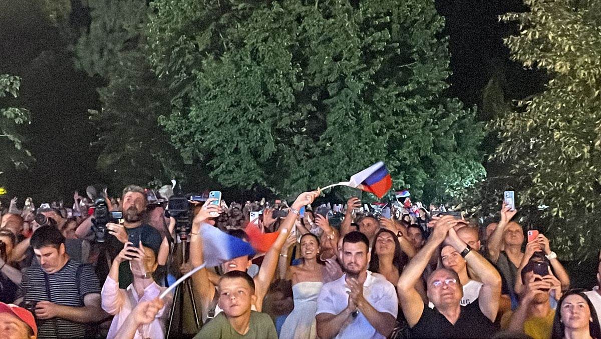 Jelena prati Novakov izlazak (3).jpg