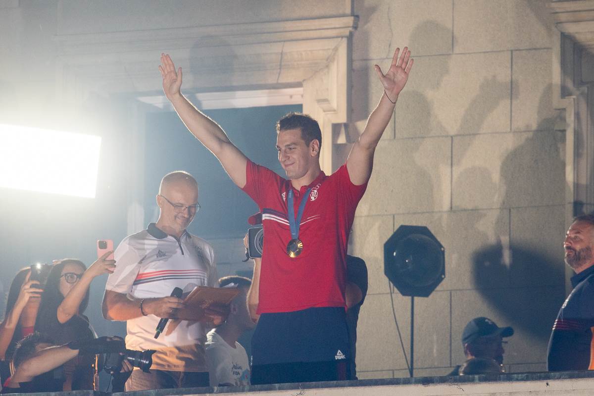 Doček vaterpolista na balkonu5.jpg