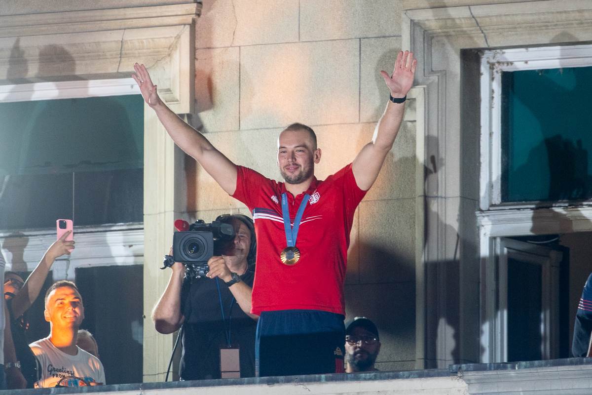 Doček vaterpolista na balkonu1.jpg