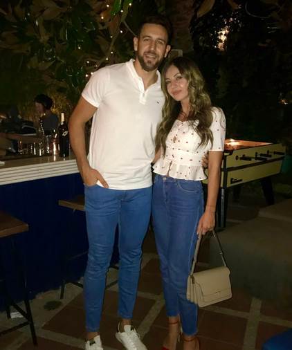 Ko je misteriozna plavuša sa kojom je Vasa Micić bio na koncertu Nikosa Vertisa