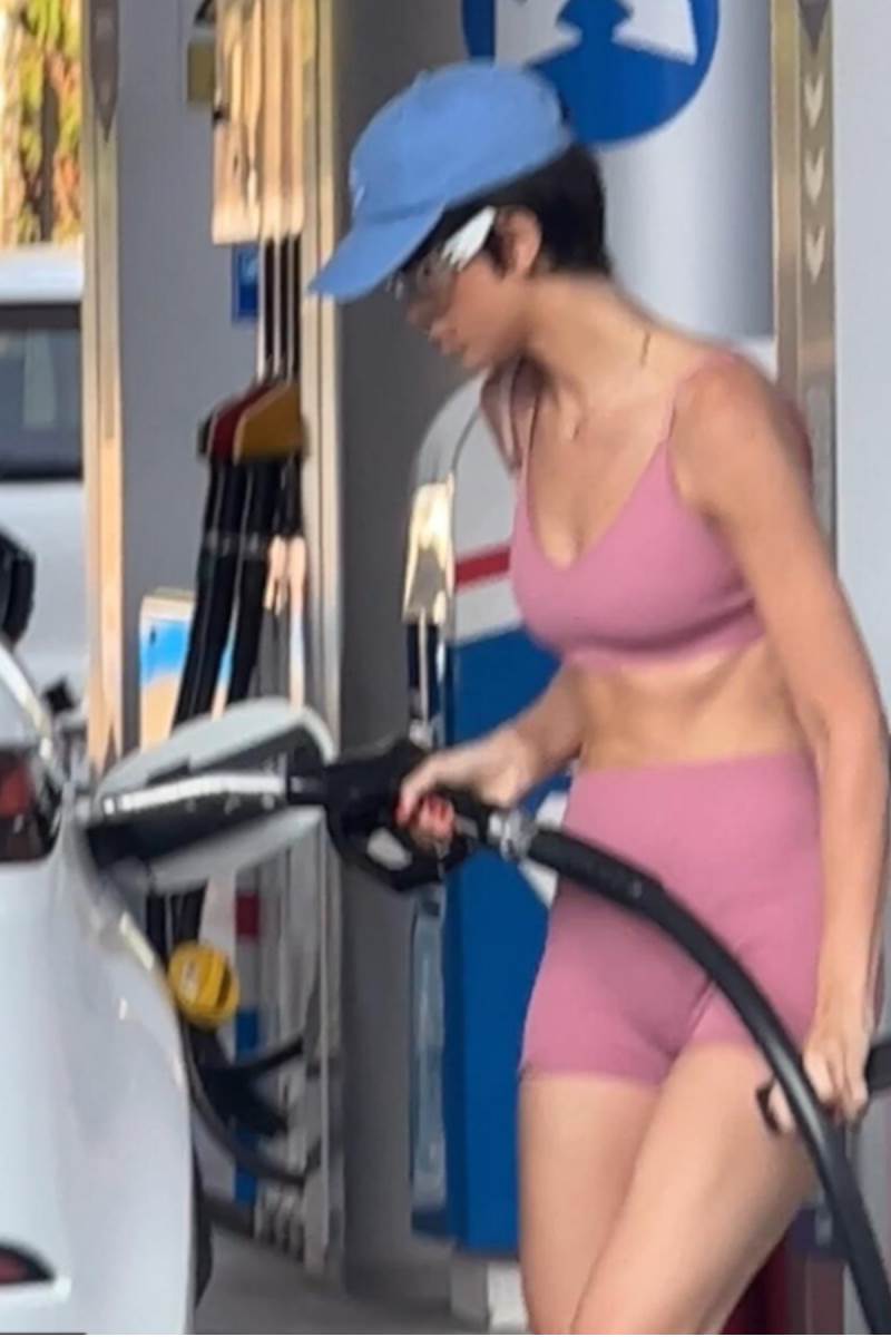 Milica Pavlović na pumpi1.jpg