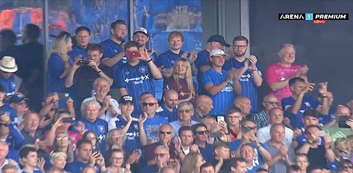 Ed Širan na utakmici Ipsviča i Liverpula (4).jpg