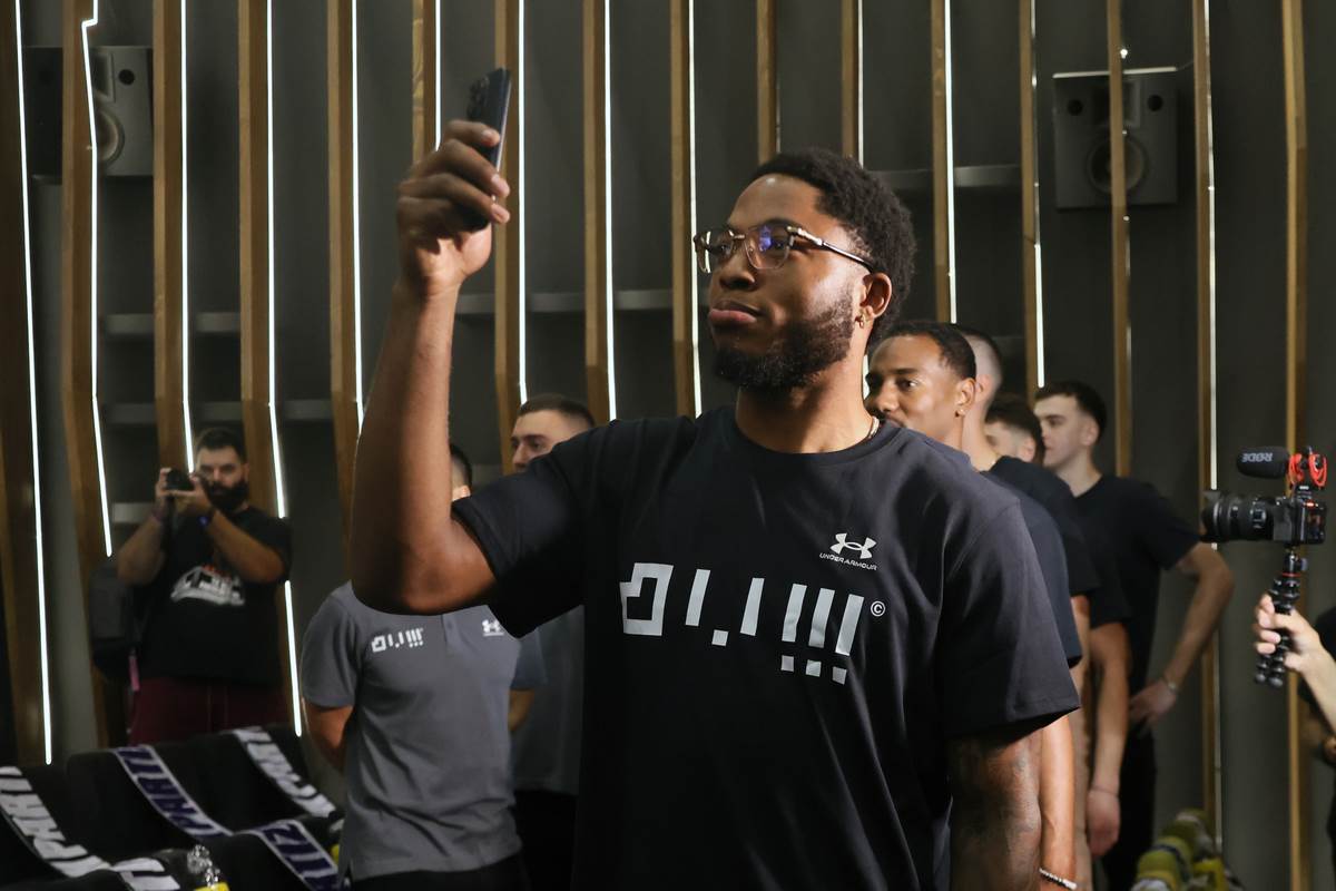 KK Partizan predstavljanje igrača crno-bela simfonija