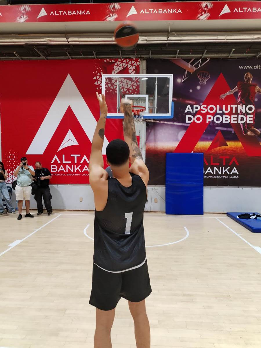 WhatsApp Image 2024-08-20 at 16.21.42(1).jpg