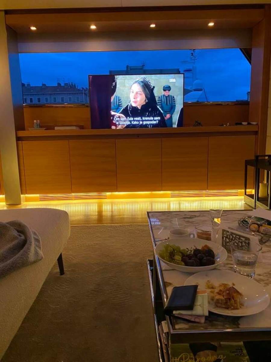 Kako izgleda unutrašnjost Brenine jahte od 6 miliona