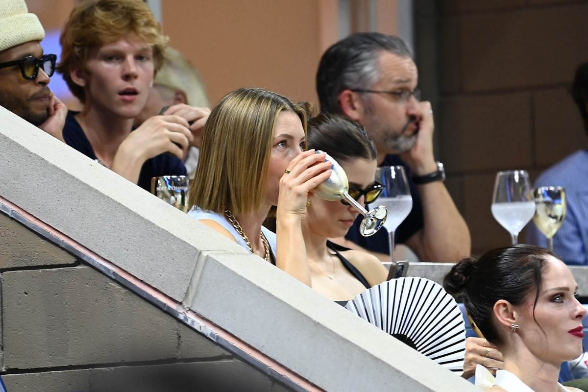 Džesika Bil ispijala šampanjac na meču Novaka Đokovića