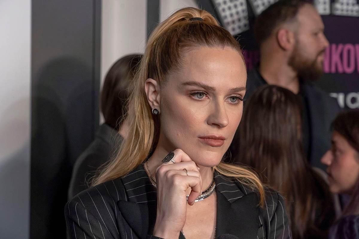 Teško detinjstvo Evan Rejčel Vud, mučan odnos s Merlinom Mensonom