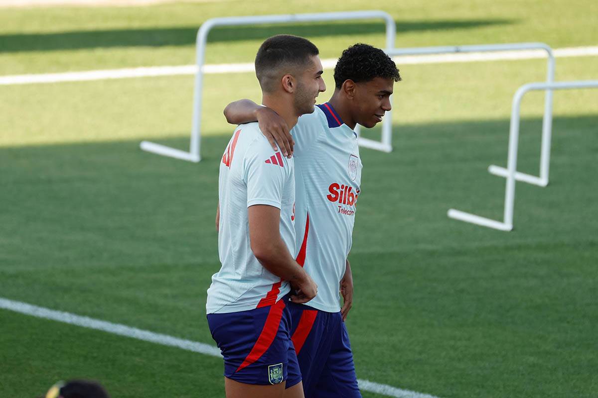 Fudbal, Španija, trening  (3).jpg