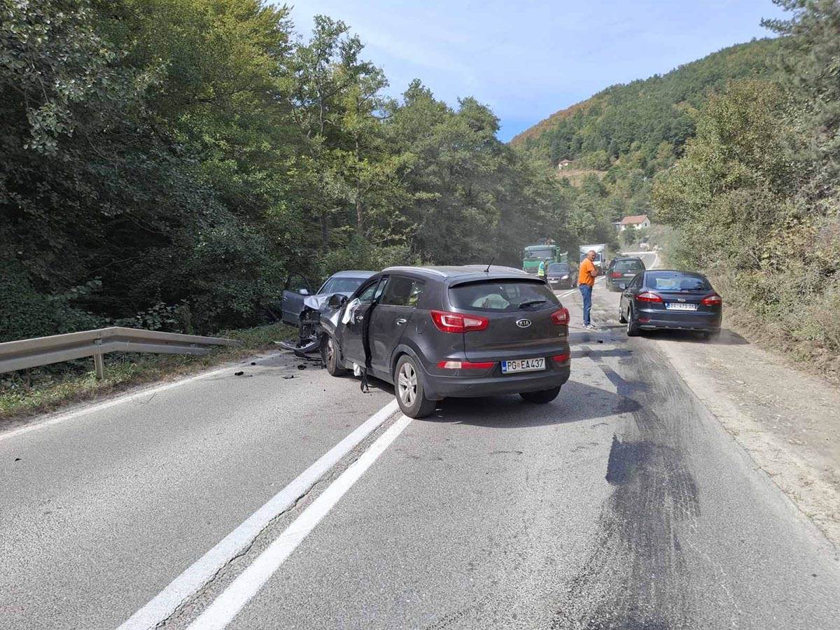 Žestok sudar dva vozila kod Nove Varoši (4).jpg