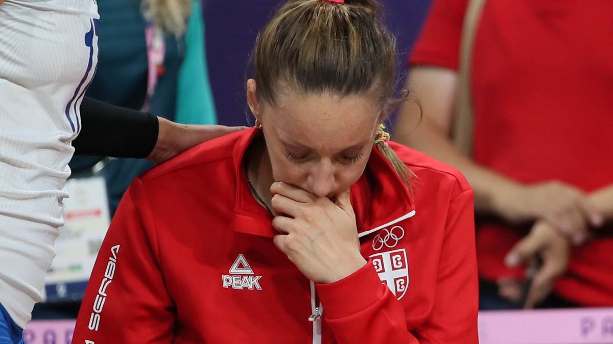 Maja Ognjenović zamišljena na oproštaju od Srbije
