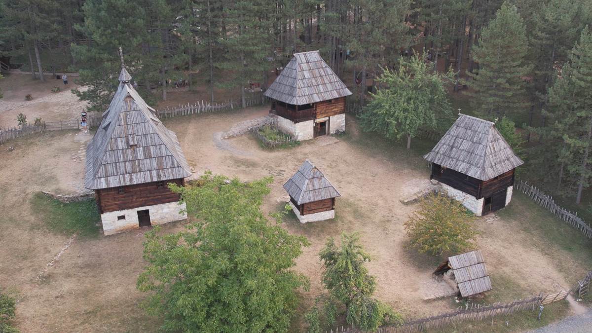 Baka Draga decenijama igle ne ispušta iz ruku-9.jpg