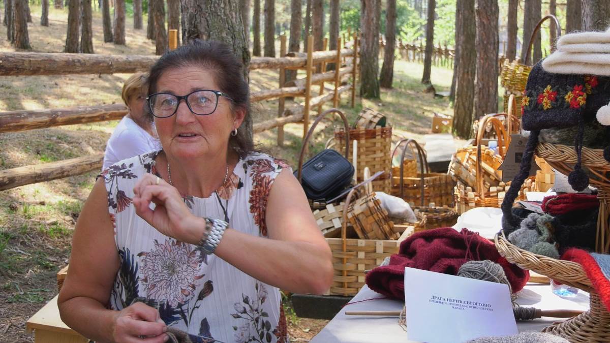 Baka Draga decenijama igle ne ispušta iz ruku-8.jpg