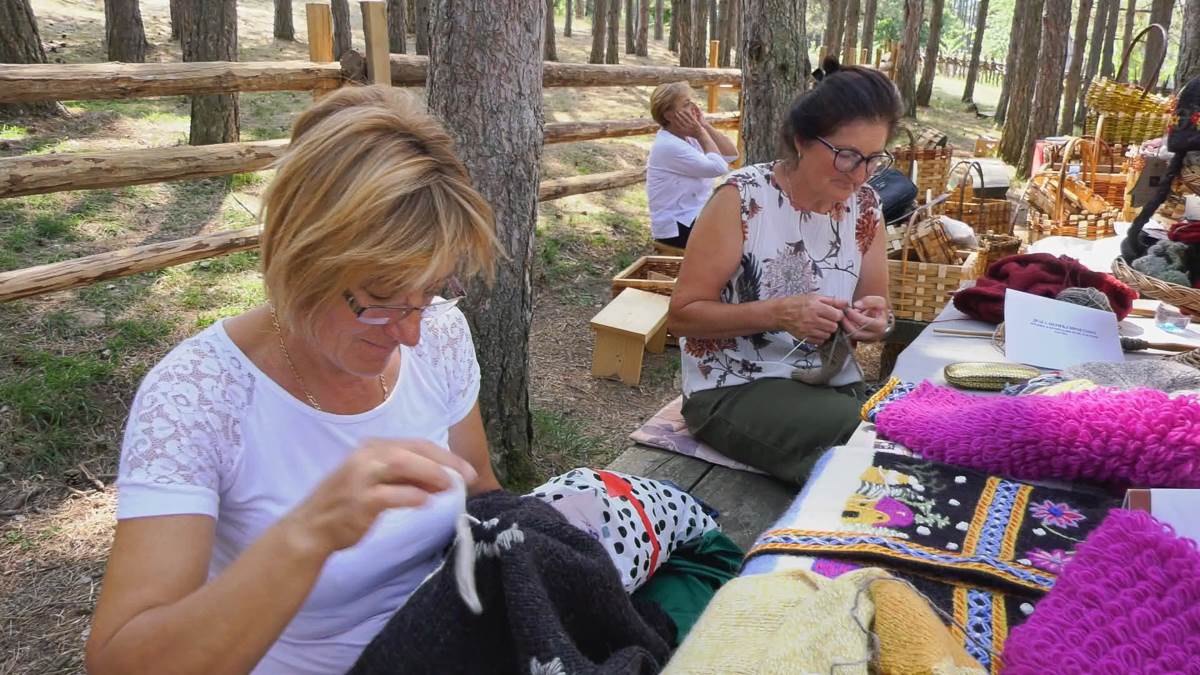 Baka Draga decenijama igle ne ispušta iz ruku-2.jpg