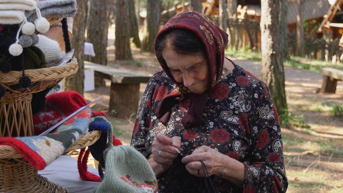 Baka Draga decenijama igle ne ispušta iz ruku-4.jpg