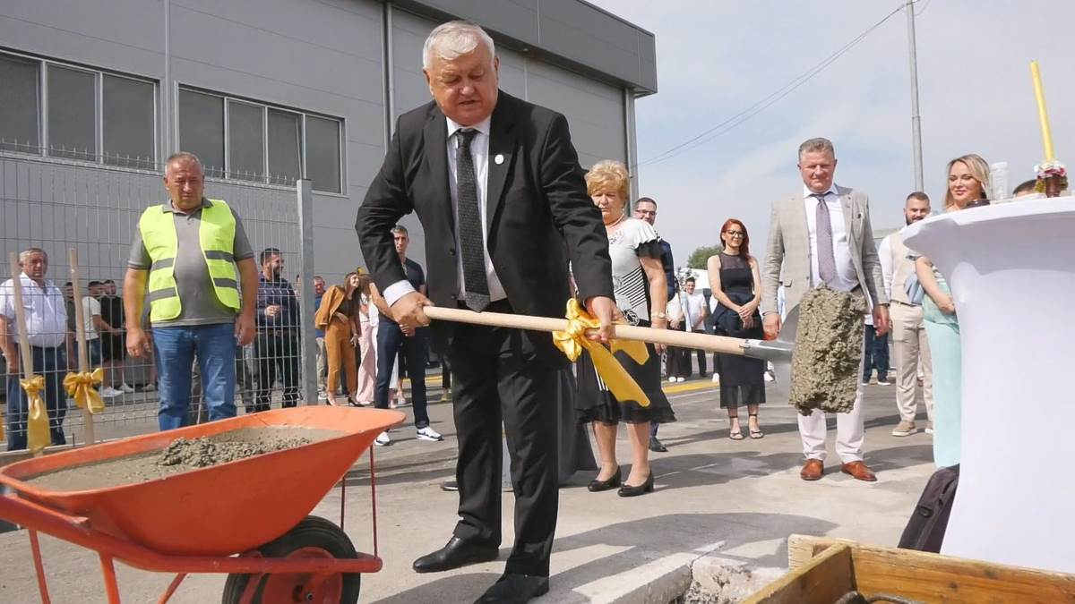 Novičići iz Čačka prešli dugačak ali uspešan put i postali lideri u biznisu-4.jpg