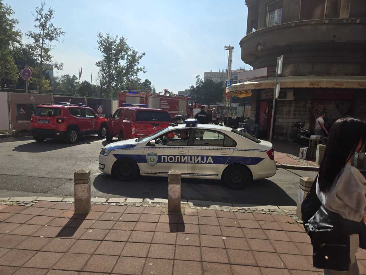 Fotografije bombe pronađene kod Skupštine