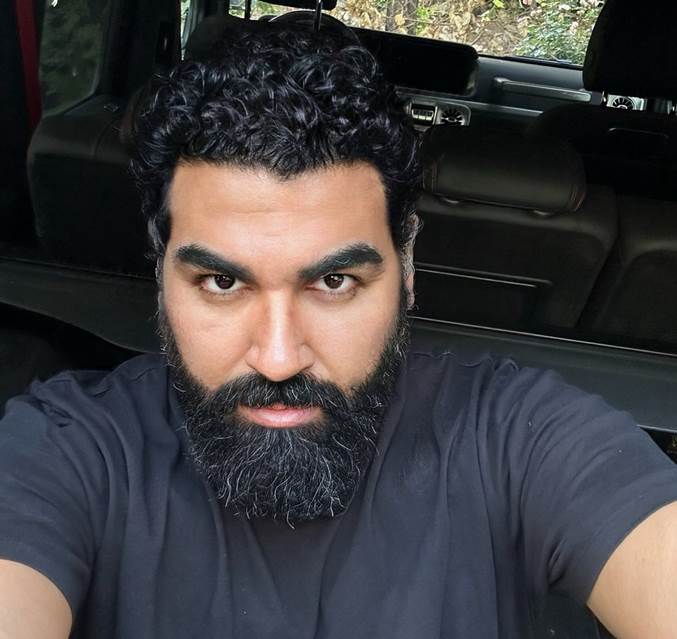 "Drugarica mu rodila dete, a on ima muža i žive zajedno": Pevač priznao da je ćerki objašnjavao da voli muškarce