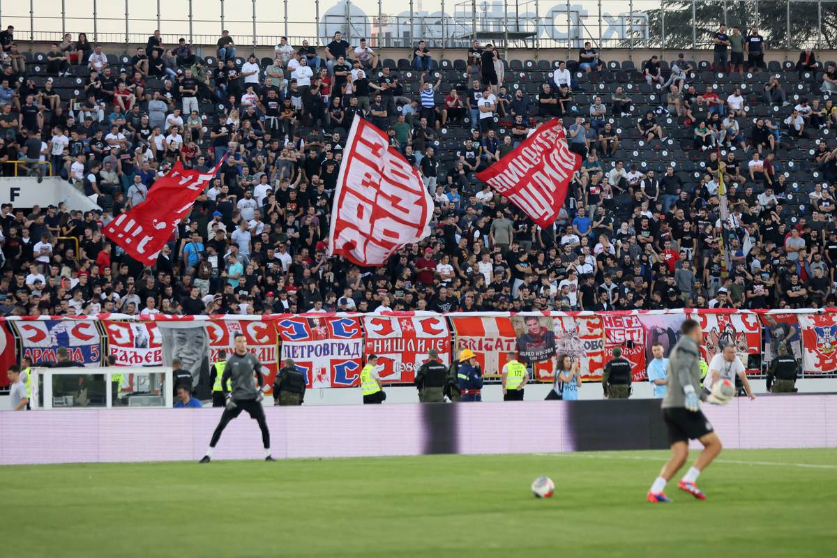 Zvezdan Terzić slao poljupce iz lože u derbiju