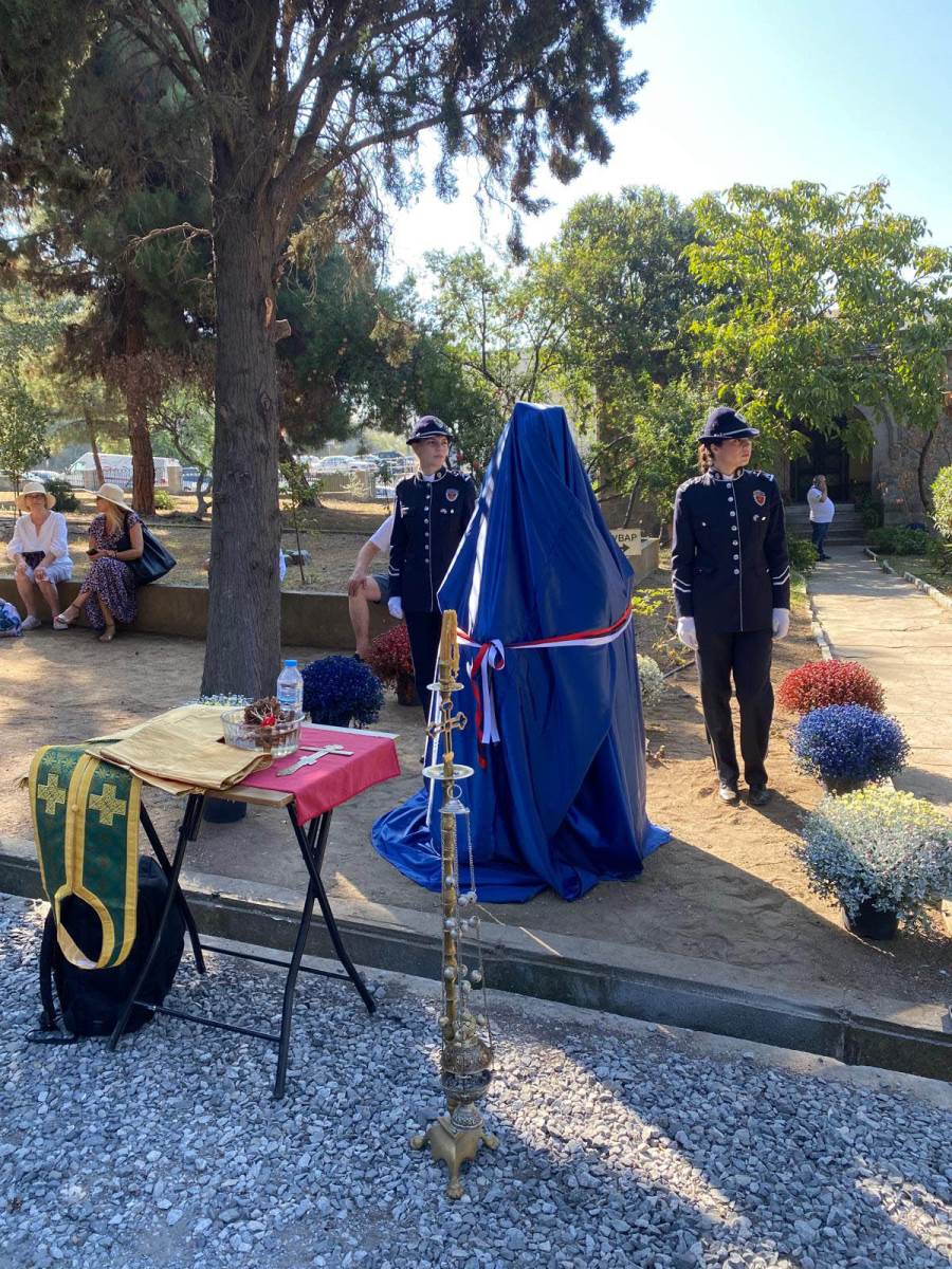 Deda Đorđe dobija bistu na Zejtinliku ceremonija uživo