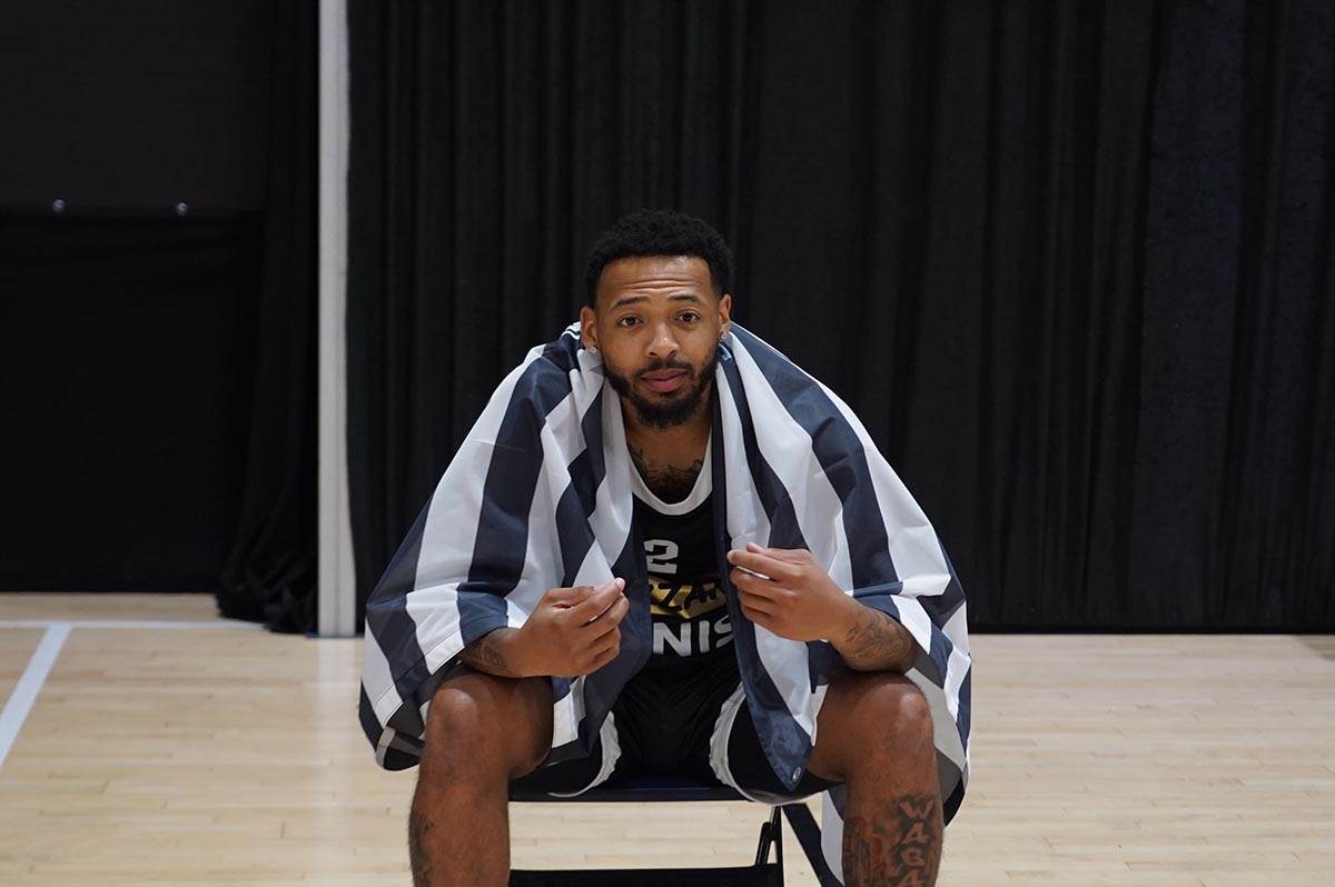 Karlik Džouns (4).jpg