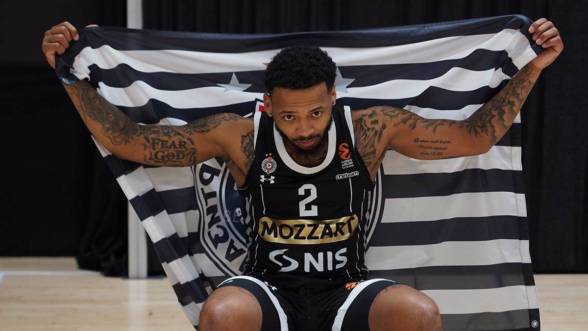 Karlik Džouns (7).jpg